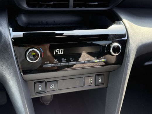 Toyota Yaris Cross 1.5 Hybrid AWD Team D | ACC | CarPlay | Camera | Keyless | DAB+ ActivLease financial lease