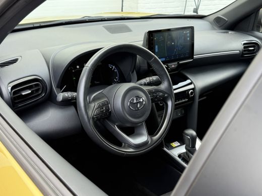 Toyota Yaris Cross 1.5 Hybrid Team D | ACC | CarPlay | Camera | Keyless | 17 inch ActivLease financial lease