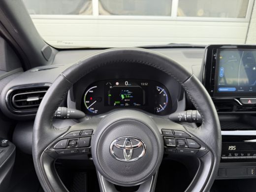 Toyota Yaris Cross 1.5 Hybrid Team D | ACC | CarPlay | Camera | Keyless | 17 inch ActivLease financial lease