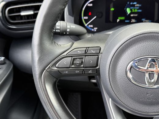 Toyota Yaris Cross 1.5 Hybrid Team D | ACC | CarPlay | Camera | Keyless | 17 inch ActivLease financial lease