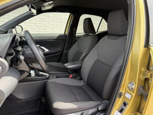 Toyota Yaris Cross 1.5 Hybrid Team D | ACC | CarPlay | Camera | Keyless | 17 inch ActivLease financial lease