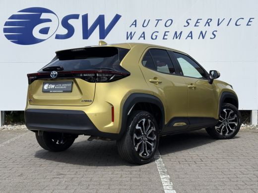 Toyota Yaris Cross 1.5 Hybrid Team D | ACC | CarPlay | Camera | Keyless | 17 inch ActivLease financial lease