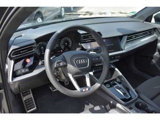 Audi A3 Sportback 40 TFSI e S edition | Panoramadak | Sonos | Head-up display | Keyless entry | 18 inch | ActivLease financial lease