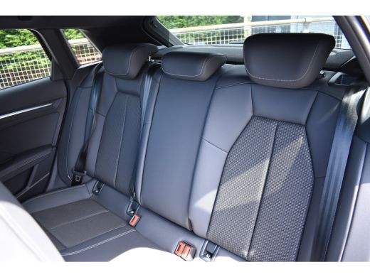 Audi A3 Sportback 40 TFSI e S edition | Panoramadak | Sonos | Head-up display | Keyless entry | 18 inch | ActivLease financial lease