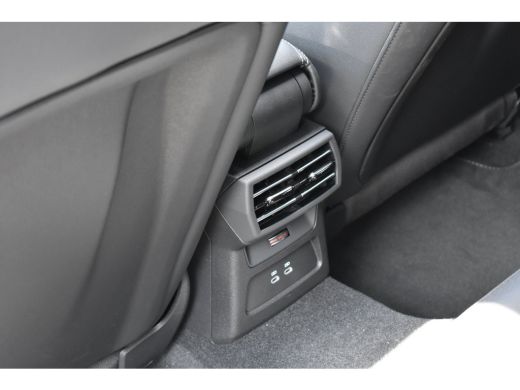 Audi A3 Sportback 40 TFSI e S edition | Panoramadak | Sonos | Head-up display | Keyless entry | 18 inch | ActivLease financial lease