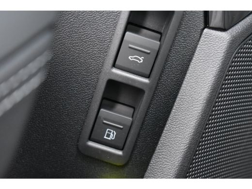 Audi A3 Sportback 40 TFSI e S edition | Panoramadak | Sonos | Head-up display | Keyless entry | 18 inch | ActivLease financial lease