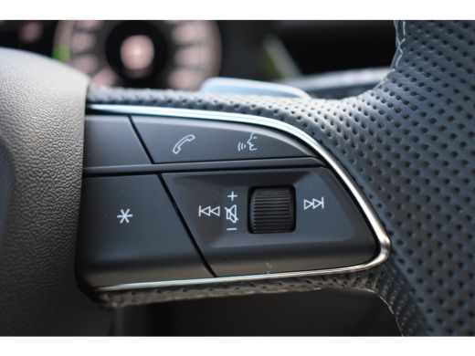 Audi A3 Sportback 40 TFSI e S edition | Panoramadak | Sonos | Head-up display | Keyless entry | 18 inch | ActivLease financial lease