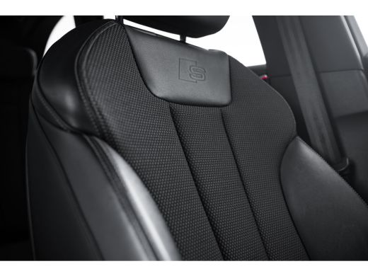Audi A4 Avant 35 TFSI S edition Competition ActivLease financial lease
