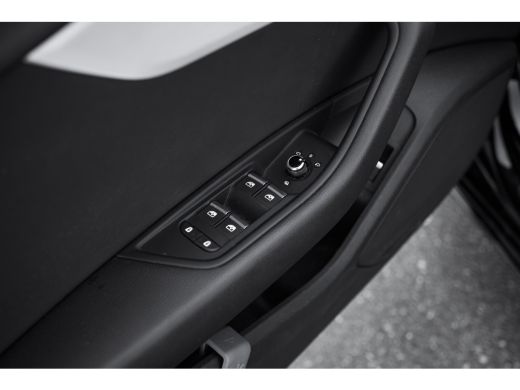 Audi A4 Avant 35 TFSI S edition Competition ActivLease financial lease