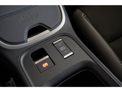 Jeep Avenger Summit 54 kWh | SOH 97% | Camera | Elektrische Achterklep | Navigatie | Stoel Verwarming | Verwar... ActivLease financial lease