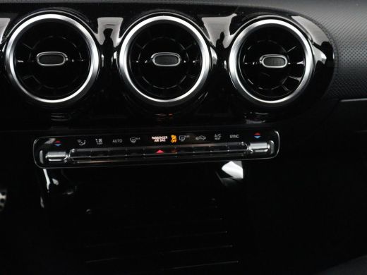 Mercedes-Benz CLA Shooting Brake 200 AMG Line | Leder/Alcantara | Trekhaak | Carplay | Widescreen | Navigatie | Ful... ActivLease financial lease