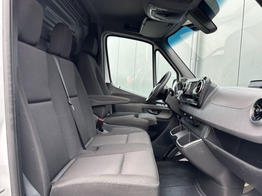 Mercedes-Benz Sprinter 317 CDI 9G-TRONIC RWD FACELIFT / L2H2 / CAMERA / LED / MBUX / CRUISE / AIRCO / BLIND SPOT / GEVEE... ActivLease financial lease