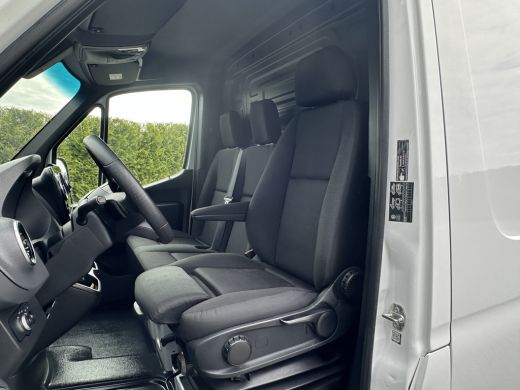Mercedes-Benz Sprinter 317 CDI 9G-TRONIC RWD FACELIFT / L2H2 / CAMERA / LED / MBUX / CRUISE / AIRCO / BLIND SPOT / GEVEE... ActivLease financial lease