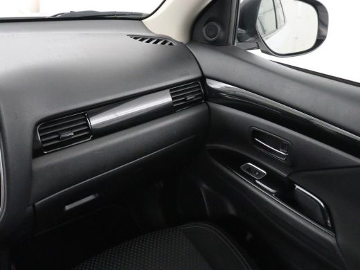 Mitsubishi Outlander 2.4 PHEV Pure+ | SOH 71,6% | Stoelverwarming | Carplay | Camera | Trekhaak | Keyless | Climate co... ActivLease financial lease