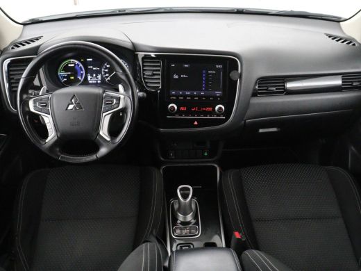 Mitsubishi Outlander 2.4 PHEV Pure+ | SOH 71,6% | Stoelverwarming | Carplay | Camera | Trekhaak | Keyless | Climate co... ActivLease financial lease