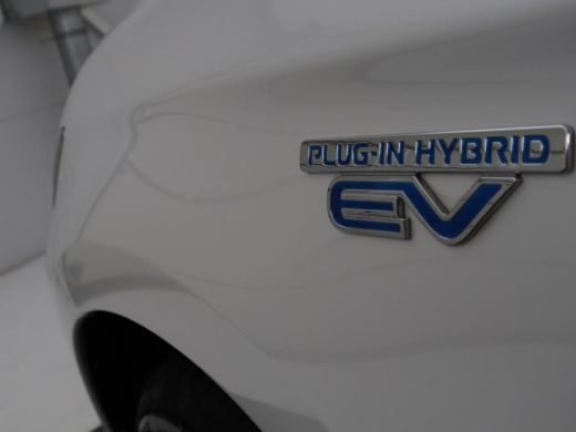 Mitsubishi Outlander 2.4 PHEV Pure+ | SOH 71,6% | Stoelverwarming | Carplay | Camera | Trekhaak | Keyless | Climate co... ActivLease financial lease