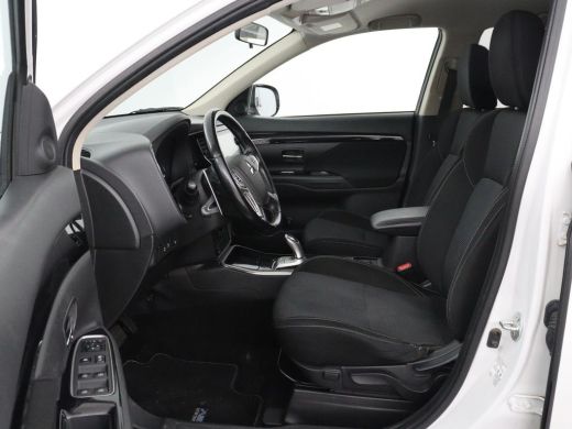 Mitsubishi Outlander 2.4 PHEV Pure+ | SOH 71,6% | Stoelverwarming | Carplay | Camera | Trekhaak | Keyless | Climate co... ActivLease financial lease