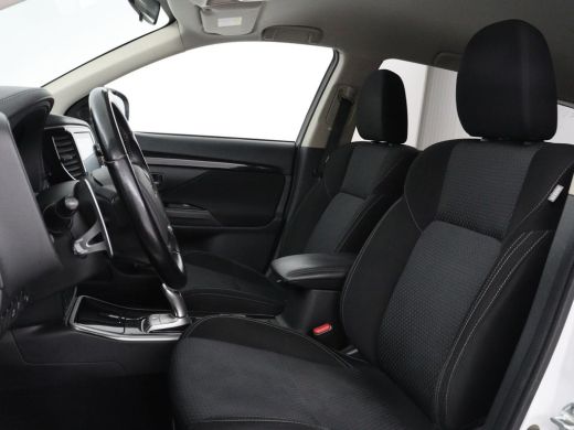 Mitsubishi Outlander 2.4 PHEV Pure+ | SOH 71,6% | Stoelverwarming | Carplay | Camera | Trekhaak | Keyless | Climate co... ActivLease financial lease