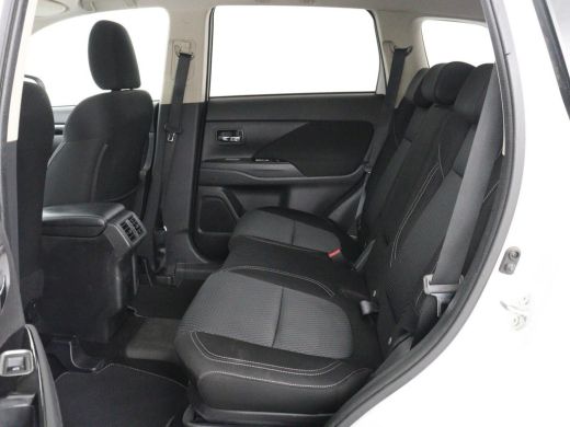 Mitsubishi Outlander 2.4 PHEV Pure+ | SOH 71,6% | Stoelverwarming | Carplay | Camera | Trekhaak | Keyless | Climate co... ActivLease financial lease