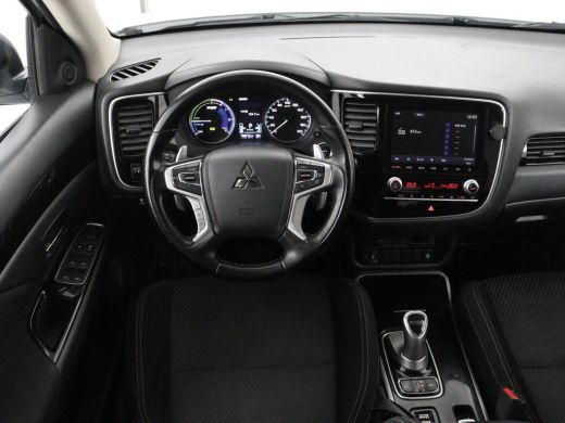 Mitsubishi Outlander 2.4 PHEV Pure+ | SOH 71,6% | Stoelverwarming | Carplay | Camera | Trekhaak | Keyless | Climate co... ActivLease financial lease