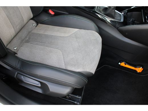 Peugeot 208 1.2 PureTech GT Pack | Navigatie | Camera | Panoramadak | Stoelverwarming | Apple carplay | Full ... ActivLease financial lease