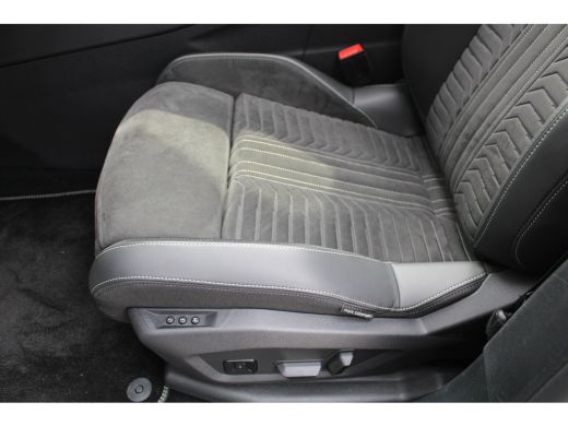 Peugeot 5008 1.6 Plug-in Hybrid 195 GT | Automaat | Panorama/schuifdak | Luxe stoelen | Origineel NL auto | 7... ActivLease financial lease