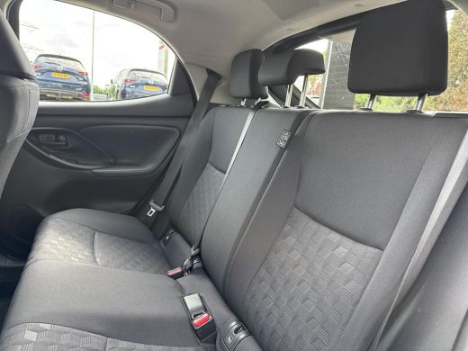 Toyota Yaris 1.5 Hybrid 115 Active | Apple CarPlay/Android auto | Stoel en stuurverwarming | Achteruitrijcamera ActivLease financial lease