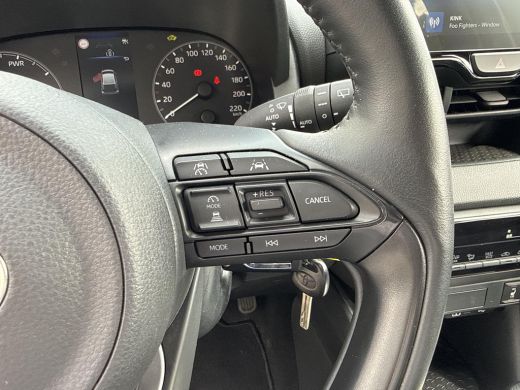 Toyota Yaris 1.5 Hybrid 115 Active | Apple CarPlay/Android auto | Stoel en stuurverwarming | Achteruitrijcamera ActivLease financial lease