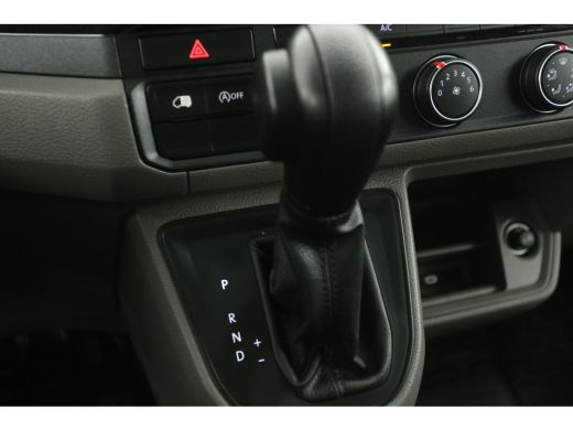 Volkswagen Crafter 2.0 TDI L3H3 177PK | 3000kg Trekgew. | DSG | Airco | Cruise | Camera | Carplay | 3 Zits | Trekhaak ActivLease financial lease