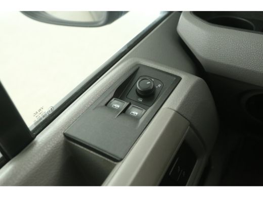 Volkswagen Crafter 2.0 TDI L3H3 177PK | 3000kg Trekgew. | DSG | Airco | Cruise | Camera | Carplay | 3 Zits | Trekhaak ActivLease financial lease