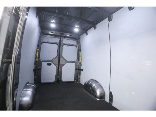 Volkswagen Crafter 2.0 TDI L3H3 177PK | 3000kg Trekgew. | DSG | Airco | Cruise | Camera | Carplay | 3 Zits | Trekhaak ActivLease financial lease