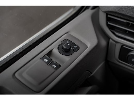 Volkswagen e-Transporter Bestelwagen L2 64kWh | Dubbele Schuifdeur | 4-Seizoenen banden | Trekhaak | Laadruimte betimmering ActivLease financial lease