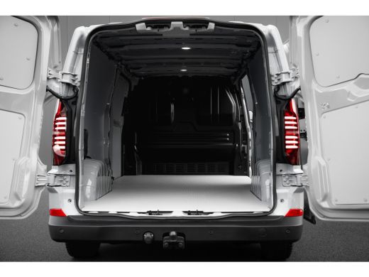 Volkswagen e-Transporter Bestelwagen L2 64kWh | Dubbele Schuifdeur | 4-Seizoenen banden | Trekhaak | Laadruimte betimmering ActivLease financial lease