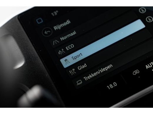 Volkswagen e-Transporter Bestelwagen L2 64kWh | Dubbele Schuifdeur | 4-Seizoenen banden | Trekhaak | Laadruimte betimmering ActivLease financial lease