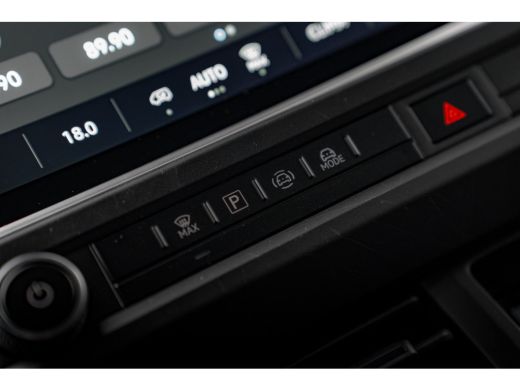 Volkswagen e-Transporter Bestelwagen L2 64kWh | Dubbele Schuifdeur | 4-Seizoenen banden | Trekhaak | Laadruimte betimmering ActivLease financial lease