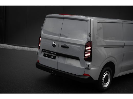 Volkswagen e-Transporter Bestelwagen L2 64kWh | Dubbele Schuifdeur | 4-Seizoenen banden | Trekhaak | Laadruimte betimmering ActivLease financial lease