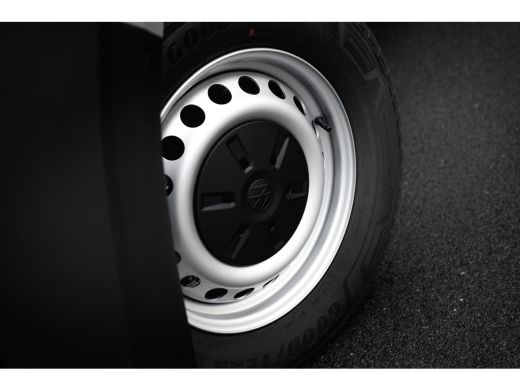 Volkswagen e-Transporter Bestelwagen L2 64kWh | Dubbele Schuifdeur | 4-Seizoenen banden | Trekhaak | Laadruimte betimmering ActivLease financial lease