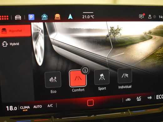 Volkswagen Golf 1.5 eHybrid Life Edition 204Pk DSG/AUTO | Glazen panorama-dak | Achteruitrijcamera | Cruise contr... ActivLease financial lease