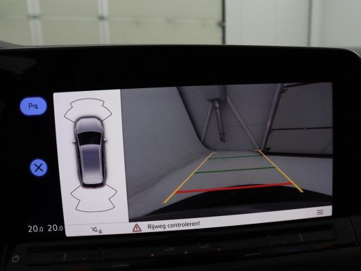 Volkswagen Golf 1.5 TSI Style | Matrix LED | Camera | Carplay | Trekhaak | Massage | Memory | Sfeerverlichting | ... ActivLease financial lease