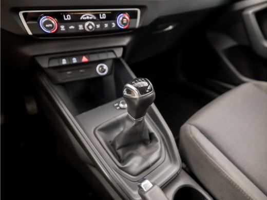 Audi A1 Sportback Sportback 25 TFSI Sport (APPLE CARPLAY, CLIMATE, PARKEERSENSOREN, SPORTSTOELEN, LM VELGEN, ARMSTE... ActivLease financial lease