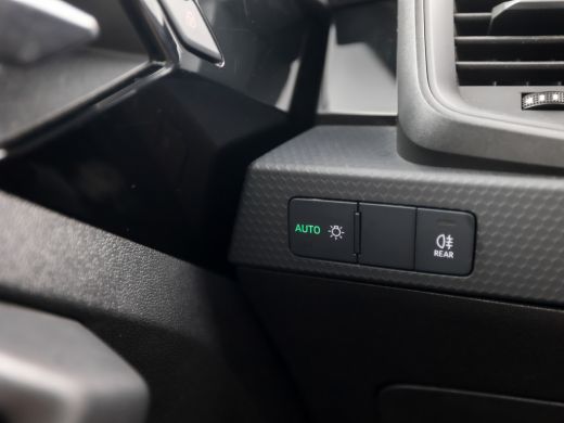 Audi A1 Sportback Sportback 25 TFSI Sport (APPLE CARPLAY, CLIMATE, PARKEERSENSOREN, SPORTSTOELEN, LM VELGEN, ARMSTE... ActivLease financial lease