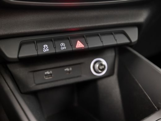 Audi A1 Sportback Sportback 25 TFSI Sport (APPLE CARPLAY, CLIMATE, PARKEERSENSOREN, SPORTSTOELEN, LM VELGEN, ARMSTE... ActivLease financial lease