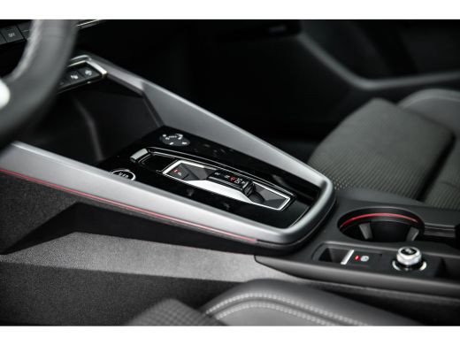 Audi A3 Sportback 40 TFSI e S edition | Panoramadak | Sonos | Head Up Display | Stoelverwarming | Achteru... ActivLease financial lease