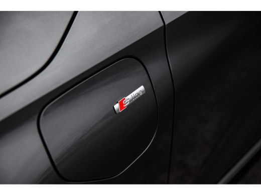Audi A3 Sportback 40 TFSI e S edition | Panoramadak | Sonos | Head Up Display | Stoelverwarming | Achteru... ActivLease financial lease