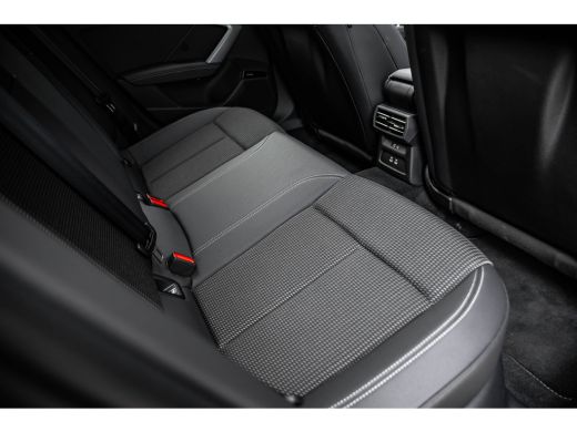 Audi A3 Sportback 40 TFSI e S edition | Panoramadak | Sonos | Head Up Display | Stoelverwarming | Achteru... ActivLease financial lease