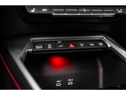 Audi A3 Sportback 40 TFSI e S edition | Panoramadak | Sonos | Head Up Display | Stoelverwarming | Achteru... ActivLease financial lease