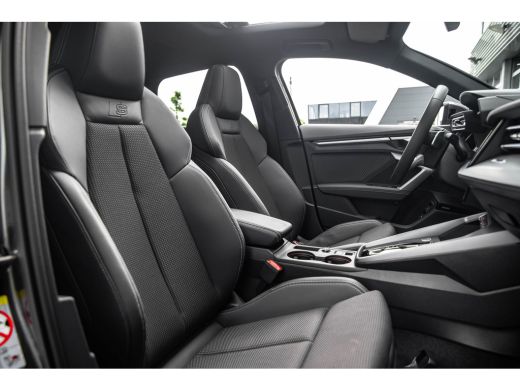 Audi A3 Sportback 40 TFSI e S edition | Panoramadak | Sonos | Head Up Display | Stoelverwarming | Achteru... ActivLease financial lease