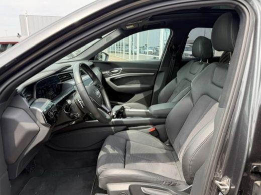 Audi e-tron 55 quattro S edition 95 kWh 408 PK | Panoramadak | Head-up | B&O | Matrix LED | Luchtvering ActivLease financial lease