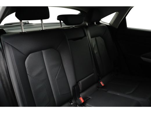 Audi Q3 45 TFSI e Advanced Edition 245pk | Leder | Navi | Winterpakket ActivLease financial lease
