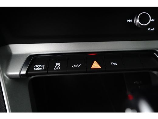 Audi Q3 45 TFSI e Advanced Edition 245pk | Leder | Navi | Winterpakket ActivLease financial lease